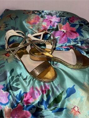 Michael Kors- Beautiful Metallic Gold Genuine Leather Strappy Sandals size 8M